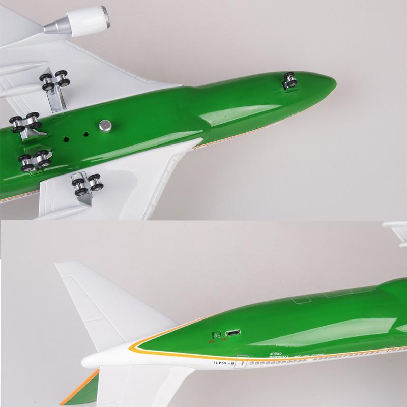 1:150 Taiwan Eva Air Boeing 747 Airplane Model 18” Decoration & Gift - Image 5