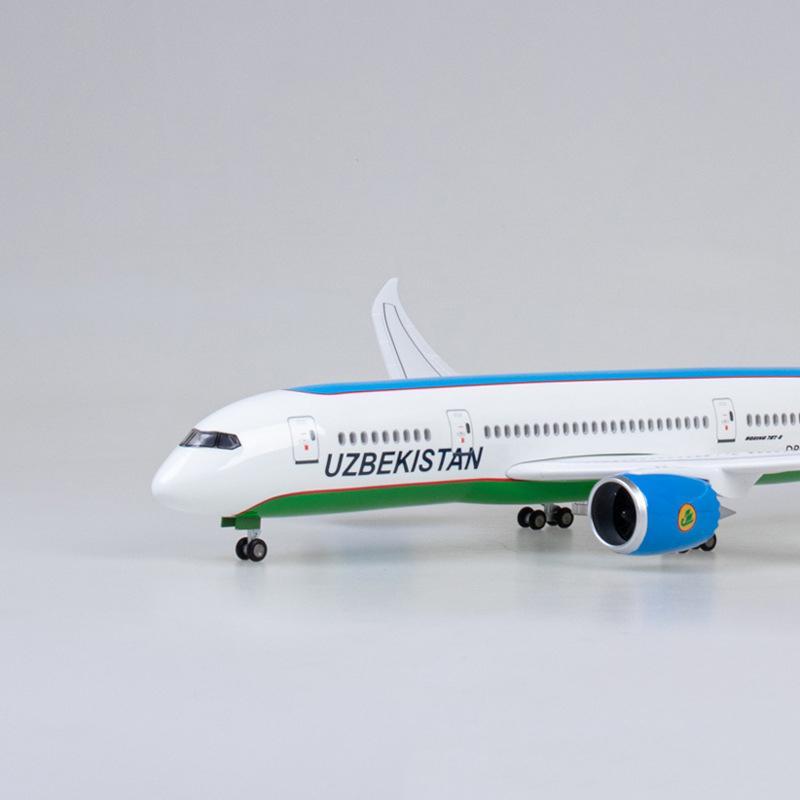 1:130 Uzbekistan Airways Boeing 787 Airplane Model 18” Decoration & Gift (LED) - Image 4