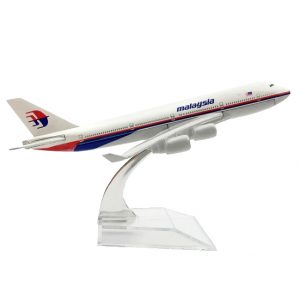 1:400 Malaysia Airlines Boeing 777 Airplane Metal Diecast Model