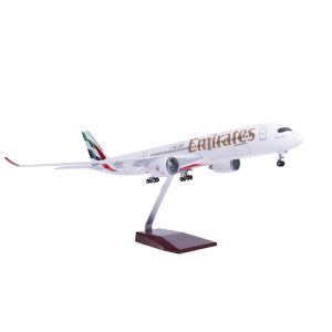 1:142 Emirates Airline Airbus 350 Airplane Model